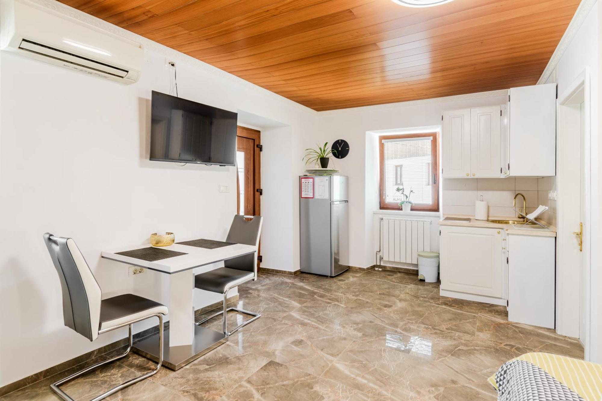 Apartmaji Mausi بوويتش المظهر الخارجي الصورة